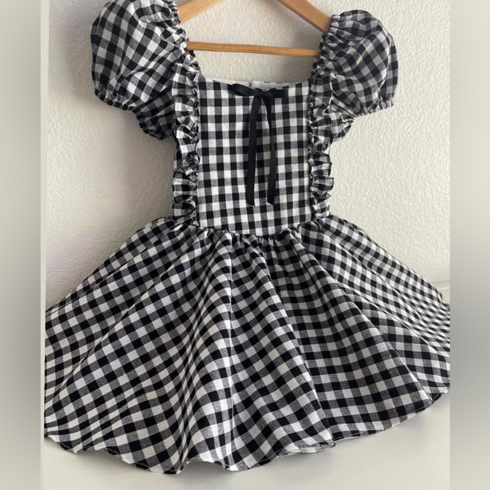 🚫sold Lu and ro black and white